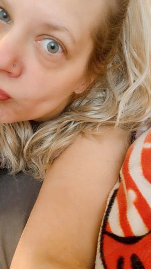 Süße mollige milf bietet sexchat mit live Bilder und live clips an 