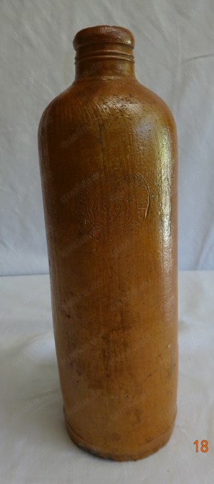 Alte Tonflasche (23) Gerdrudis Brunnen Biskirchen, Krone m. Vorhang + Löwe stehend, 0,5 LTR Flasche.