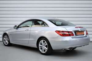 Mercedes-Benz E 200 E200 CGI Elegance+1.Hand+SHZ+Bi-Xenon+PDC+Leder Bild 2
