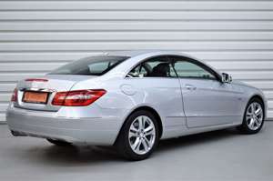 Mercedes-Benz E 200 E200 CGI Elegance+1.Hand+SHZ+Bi-Xenon+PDC+Leder Bild 4