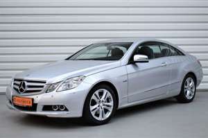 Mercedes-Benz E 200 E200 CGI Elegance+1.Hand+SHZ+Bi-Xenon+PDC+Leder Bild 3