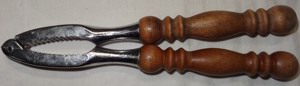 E Nussknacker Edelstahl mit Holzgriff dekoratives Design Vintage Zangennussknacker 17,5 x1,2 1,6 Gri