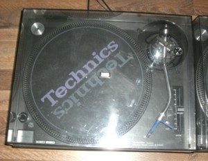2 mal Technics SL-1210MK5 Turntabl