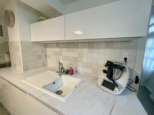 Traumhafte Küche mit Elektrogeräten, Kühlschrank und Mikrowelle Bild 4