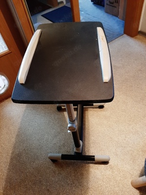 Beistelltisch mit Rollen