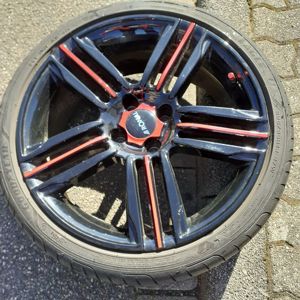 Alufelgen schwarz,rot mit Sommerreifen