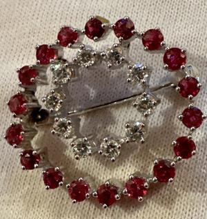 Brosche Wg,585,Rubine u. Diamanten VVSI, 0,4 Karat, Wesselton2x3,2 mm, ca. 5,5Gr Bild 2