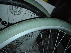 Zwei Räder für Rollstuhl  Bild 2