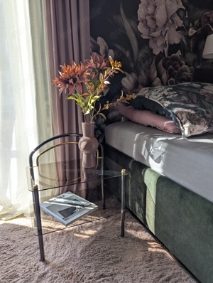 Nachttische in postmoderner Eleganz