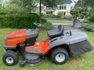 Husqvarna Rasentraktor TC 138 mit Fangkorb, Mulchkit und Abdeckung