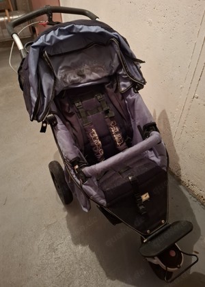 gut erhaltener, funktionsfähiger TFX Kinderwagen mit viel Zubehör