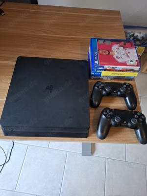 Playstation 4 (1TB) mit 2 Controllern und 5 Spielen