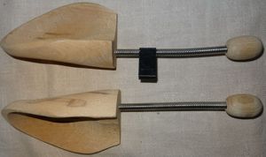 SS5 Schuhspanner Holz Gr. 44-45=6 Spiralfeder Echtholz kaum benutzt einwandfrei erhalten Schuhe Spa Bild 3