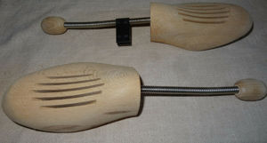 SS5 Schuhspanner Holz Gr. 44-45=6 Spiralfeder Echtholz kaum benutzt einwandfrei erhalten Schuhe Spa Bild 6