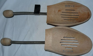 SS5 Schuhspanner Holz Gr. 44-45=6 Spiralfeder Echtholz kaum benutzt einwandfrei erhalten Schuhe Spa Bild 2