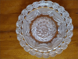 Kristall-Servierplatte, schwer, Zackenrand, Schleudersterne gegenläufig
