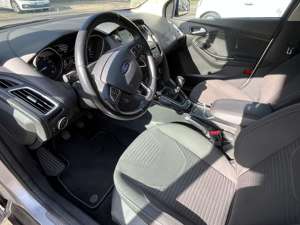 Ford Focus Turnier 1.0 EcoBoost Start-Stopp-System Titanium Bild 3