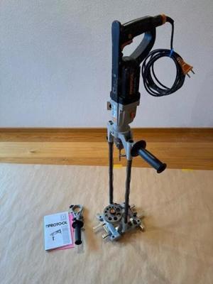 PROTOOL Zimmerer-Hand-Bohrmaschine DRP 20-2EQ und Ständer GDP 460A