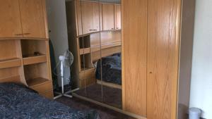 Schlafzimmerschrank Eiche hell