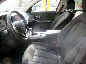 BMW 318 d Touring Advantage Navi/Pano/LED/SHZ/PDC Bild 4