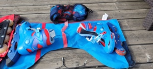 Kinder Online Skater mit Protektoren