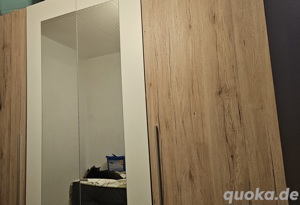 Kleiderschrank 