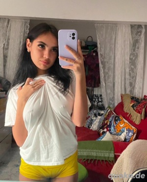 verfügbar für ein bezahltes Vergnügen. Interessiert? Treten Sie mir privat auf WhatsAp4915510502631