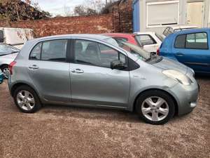 Toyota Yaris 1.3 VVT-i Executive // Klimaautomatik // Keyless