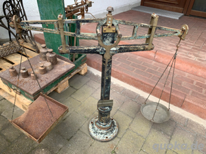 alte Apothekerwaage, alte Säulenwaage