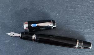 Montblanc Boheme Noir et bleu Füller 14 Karat M-Feder Meisterstück neuwertig