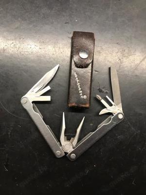 original Leatherman mit originalem Leder Köcher.