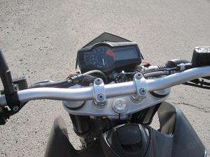 KTM 690 SM LC4 Akrapovic neue Reifen Bild 6