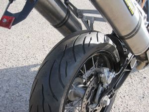 KTM 690 SM LC4 Akrapovic neue Reifen Bild 7