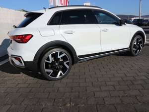 Audi A3 35 TFSI S tronic*MATRIX*AHK*ACC* Bild 2