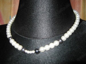 Elegant ausgefallen * ORIGINAL VINTAGE * Designer Perlen Collier Kette cremé- weiß * rauch- blau