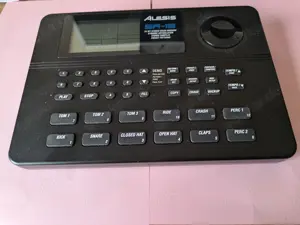 Drum Computer Alesis SR 16