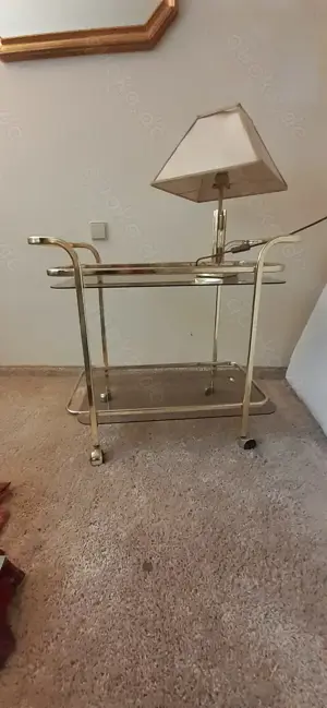 Beistelltisch auf Rollen