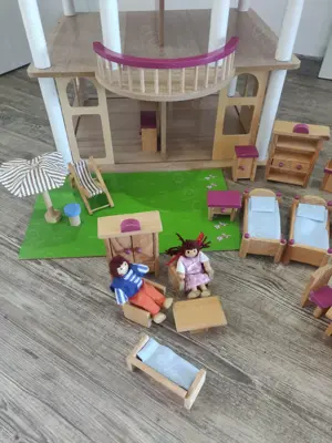 Puppenhaus aus Holz  Bild 2