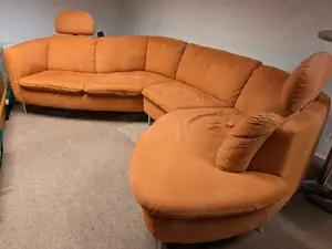 Sofa mit Kuschelecke und Kopfstützen - zu verschenken