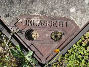 Schachtabdeckung Klasse B1 Außen 87x79cm Rahmen und Deckel gebraucht Bild 2