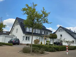 Top Doppelhaushälfte in Düsseldorf-Unterbach   KfW 40, Wärmepumpe und Solaranlage