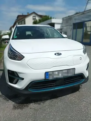 Kia Niro EV   e-Niro 150kW Vision, 64kWh, 3P SR,WR, 1. Hd, Garantie bis Mitte 2027, Winterp