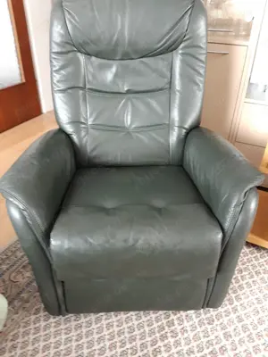 Relaxsessel aus Leder mit Fernbedienung