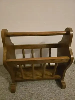 Zeitungsständer aus Holz