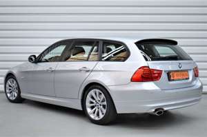 BMW 320 i Touring+Automatik+PDC+Tempomat+31.100KM Bild 2