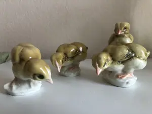 Karl Ens Volkstedt kleine Küken Porzellanfigur