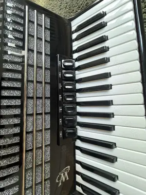 Weltmeister Topas III 80 Bässe 