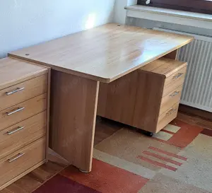 Schreibtisch
