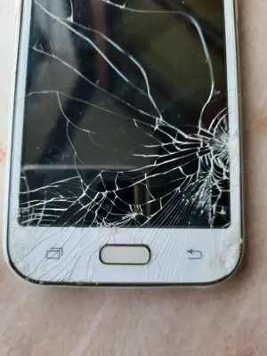 Samsung Galaxy J1 weiß technisch sehr guter Zustand Glasschaden Bild 6