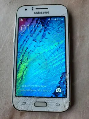 Samsung Galaxy J1 weiß technisch sehr guter Zustand Glasschaden